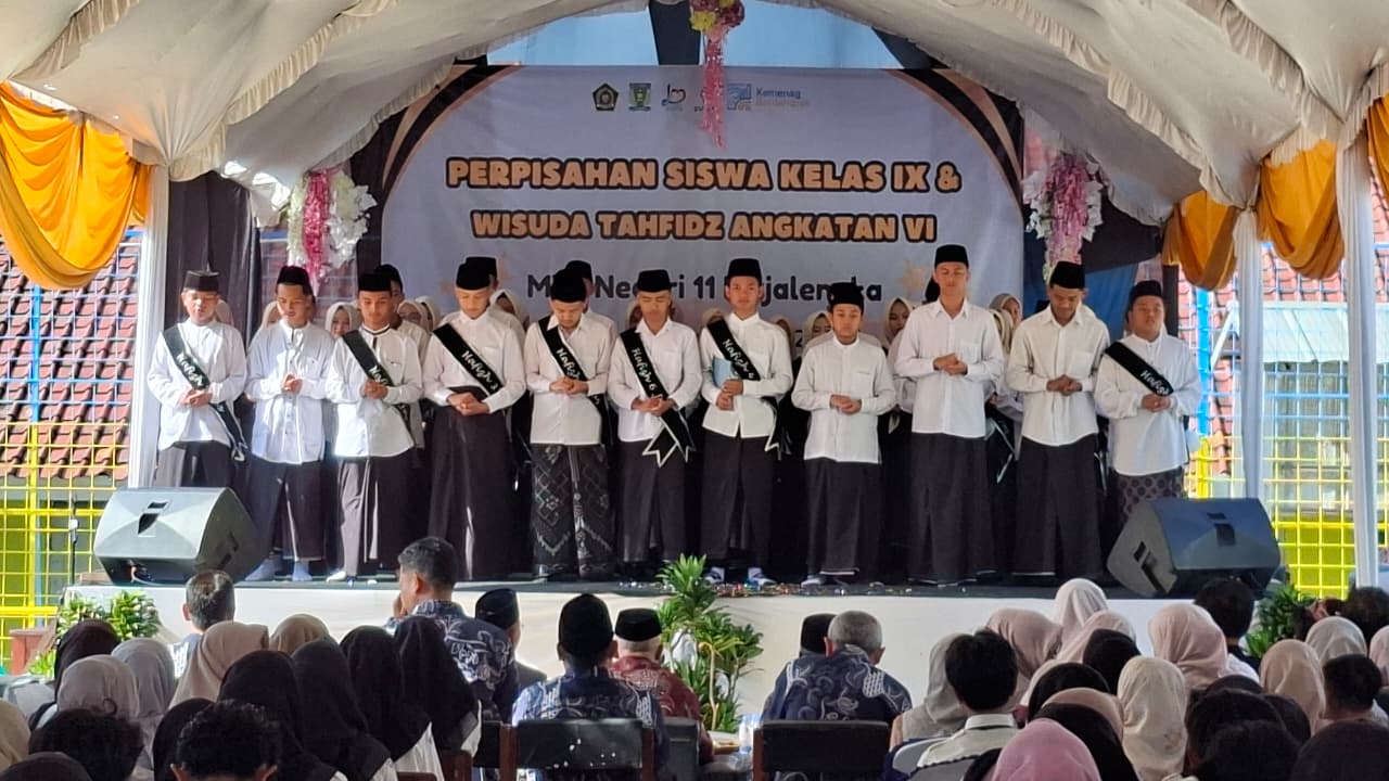 Pelepasan Siswa Kelas IX dan Wisuda Tahfidz Angkatan VI MTsN 11 Majalengka Berlangsung Khidmat