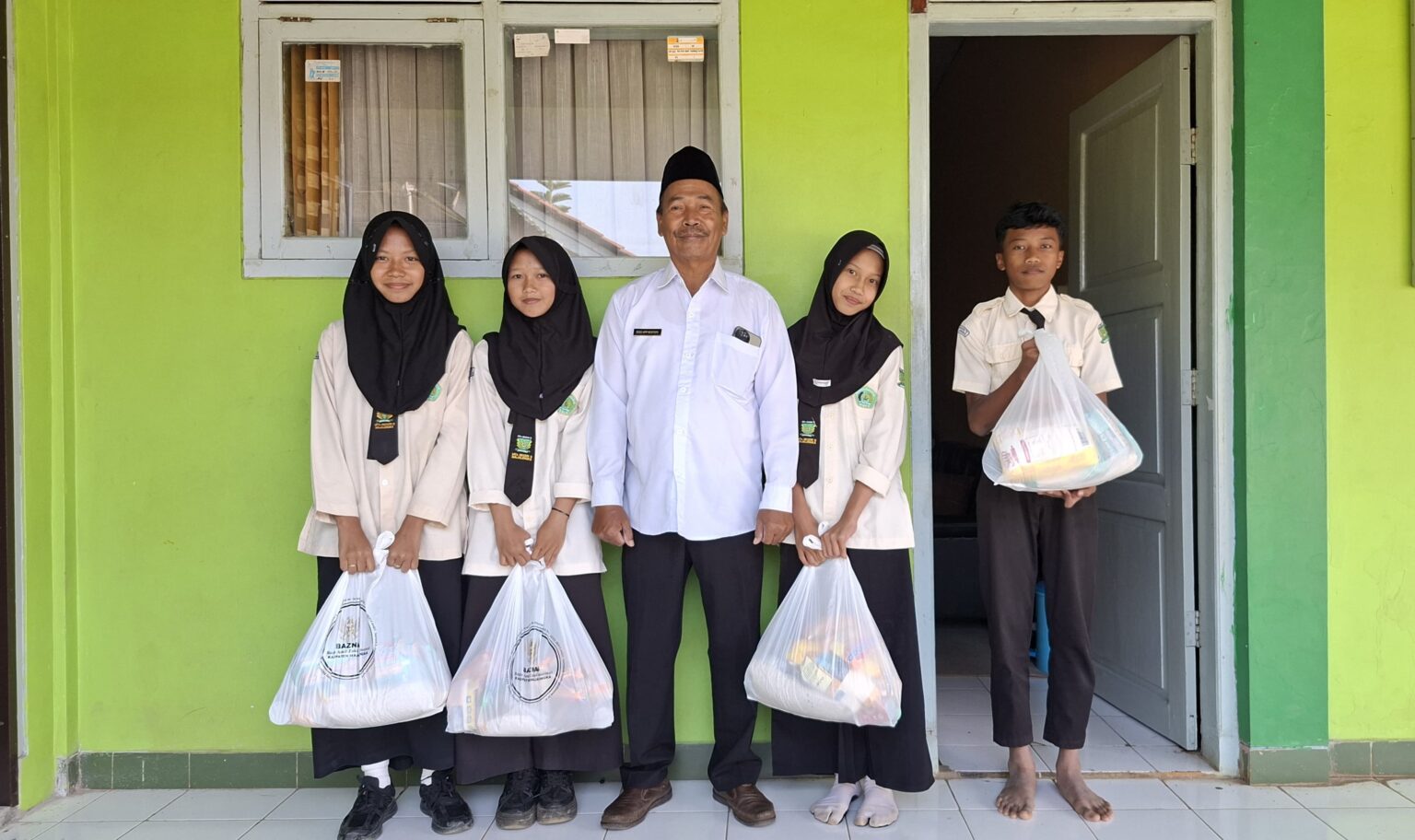MTsN 11 Majalengka Salurkan Santunan bagi Siswa Yatim dan Piatu