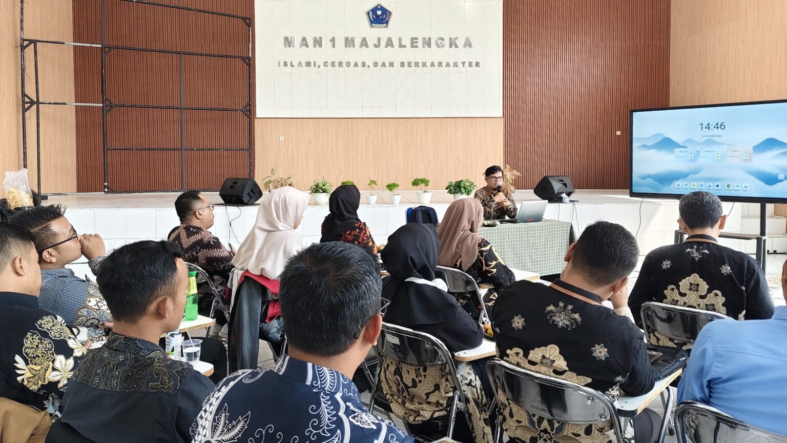 Tingkatkan Kualitas Publikasi: Staf Humas MTsN 11 Majalengka Hadiri Pembinaan Kehumasan Kemenag