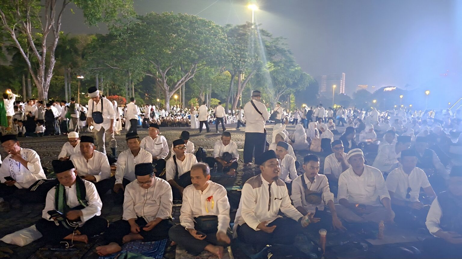 Keluarga Besar MTsN 11 Majalengka Ikuti Kegiatan Zikir dan Doa Kebangsaan di Monas